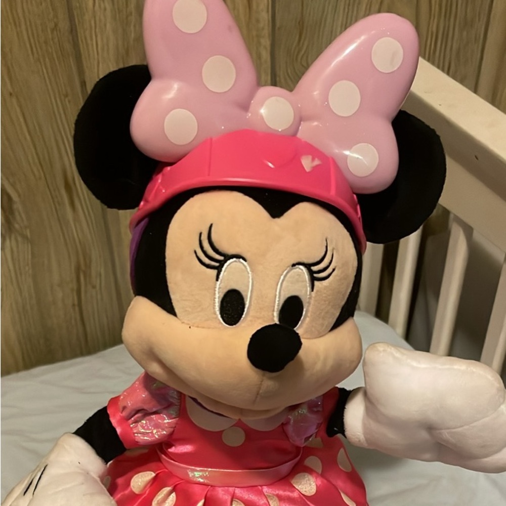 Skating Minnie Mouse
